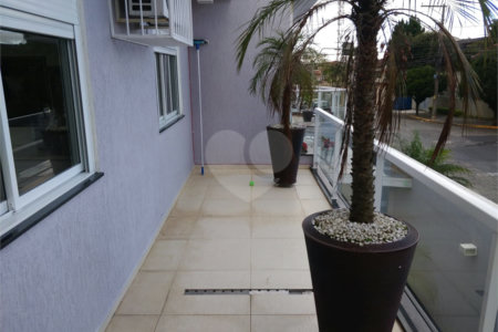 Sobrado à venda com 3 quartos, sendo 1 suíte,  em Vila Oliveira, Mogi das Cruzes, SP
