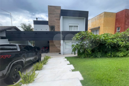 Casa à venda com 3 suítes no condomínio Hills, Arujá - SP