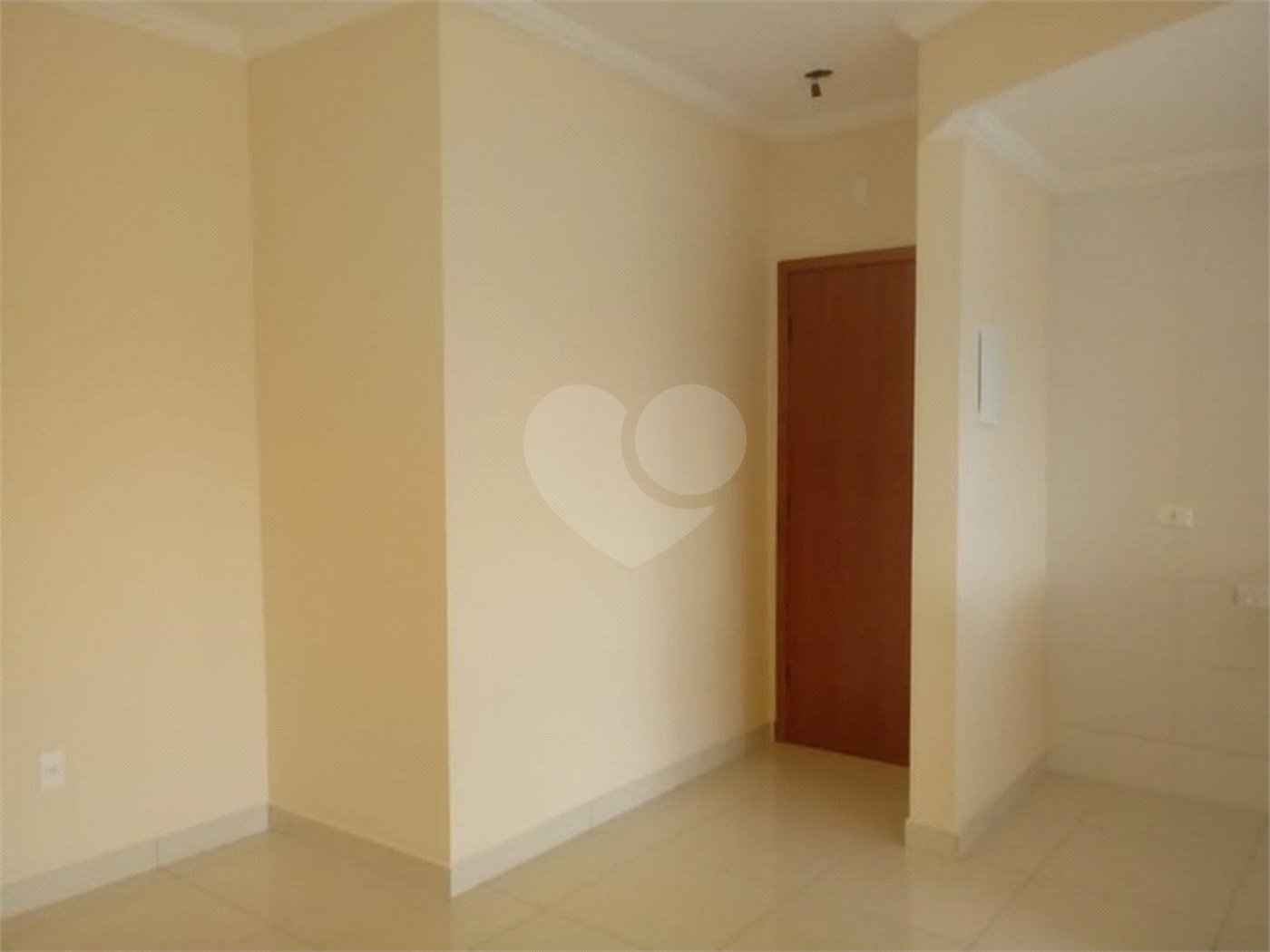 Apartamento no Condomínio Residencial Clarice.