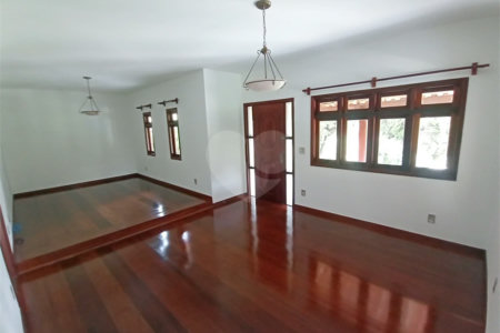 Casa a Venda no Condomínio Vista Alegre - Café em Vinhedo/SP