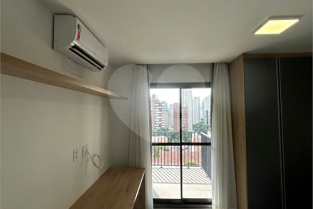 Apartamento mobiliado para locação em Moema.