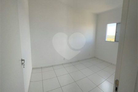 Apartamento no Condomínio Parque das Acácias.