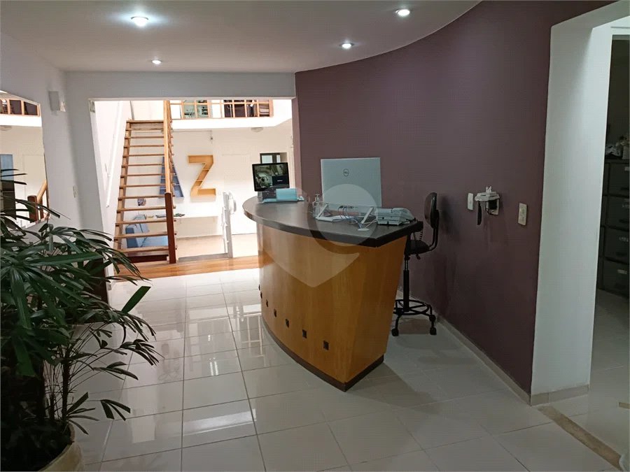 Casa comercial com 7 salas, 2 vagas no Paraiso
