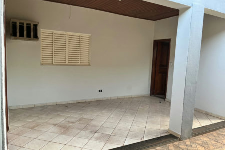Casa para alugar com 4 quartos, sendo 2 suítes, no Centro, Três Lagoas, MS
