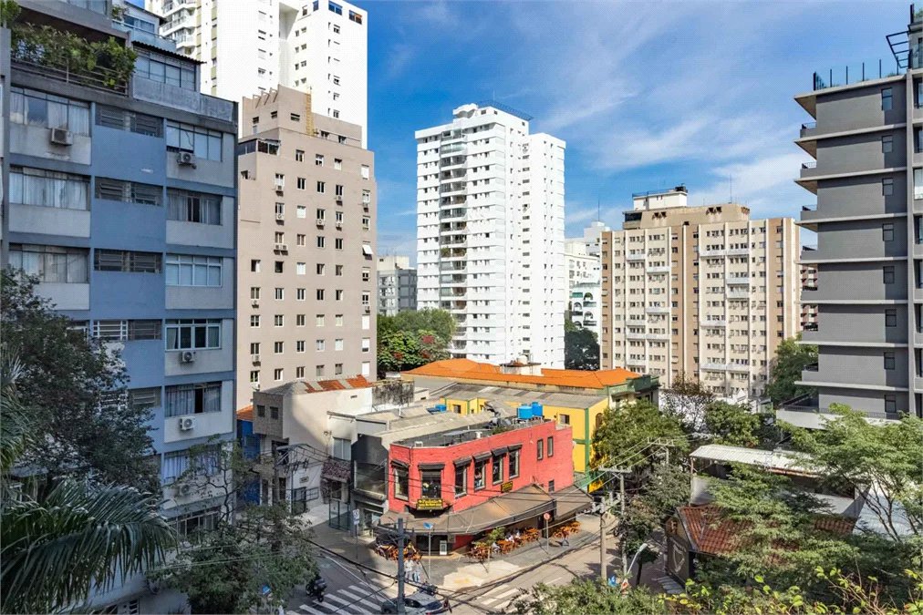 APARTAMENTO PARA LOCAÇÃO COM 151M2 - 3 QUARTOS ( 2 SUÍTES ) - 3 VAGAS NO JARDIM AMÉRICA.