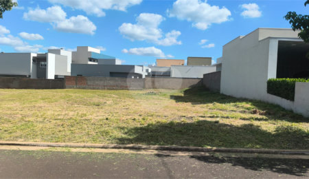 Terreno à venda em Residencial Village Damha III, Araraquara, SP