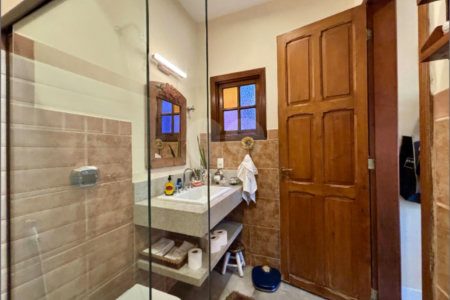 Casa à venda com 4 quartos, sendo 1 suíte, em Lagoa, Rio de Janeiro, RJ