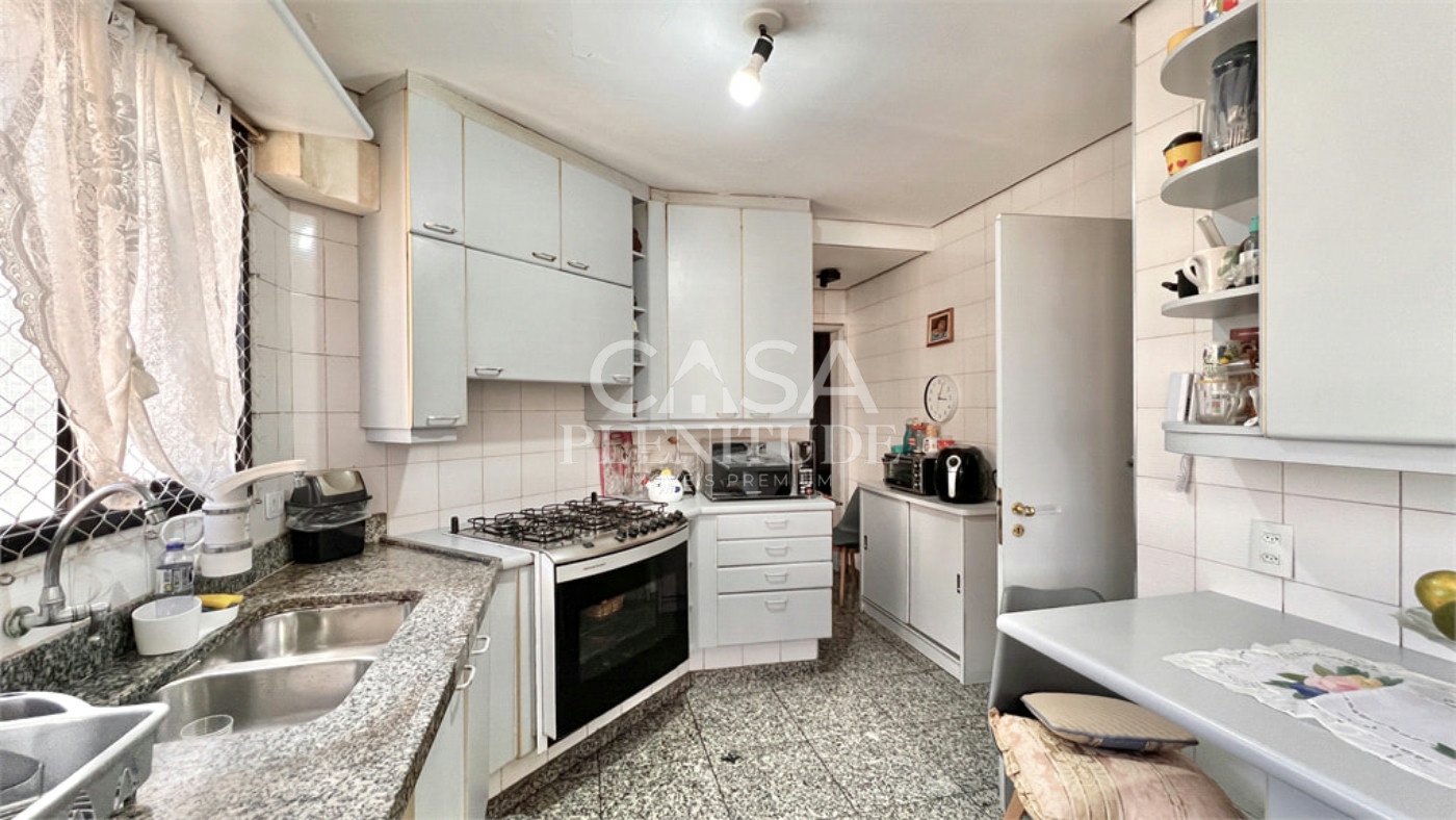 Apartamento à venda com 4 quartos, sendo 1 suíte,  em Vila Mariana, São Paulo, SP