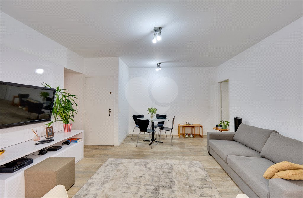 Apartamento à venda com 3 quartos, sendo 1 suíte, em Vila Olímpia, São Paulo, SP