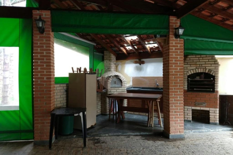 Casa à venda com 4 quartos, sendo 1 suíte, no condomínio Parque Imperial da Cantareira, Mairiporã - SP