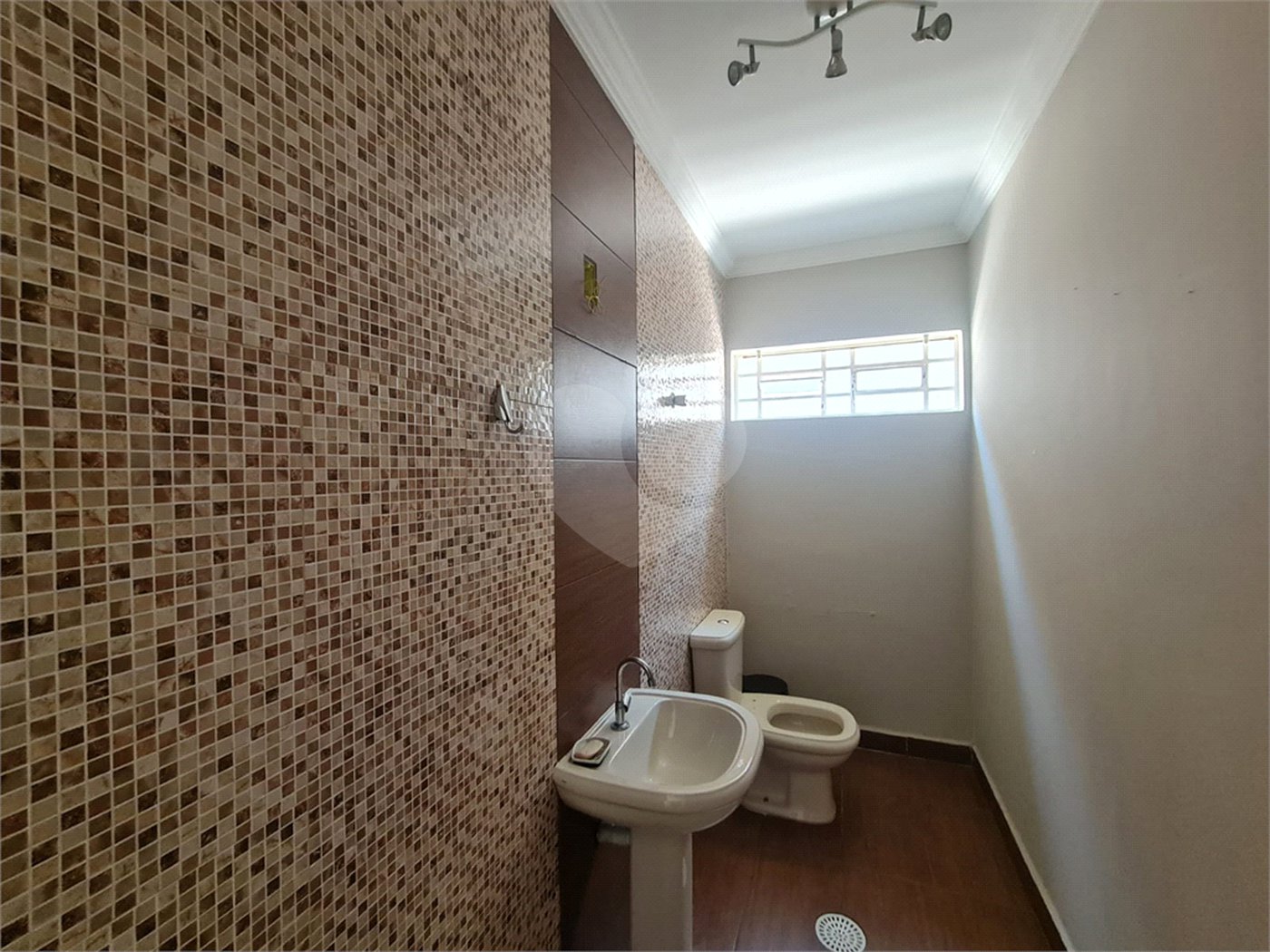 Sobrado à venda com 4 quartos, sendo 1 suíte,  em Interlagos, São Paulo, SP