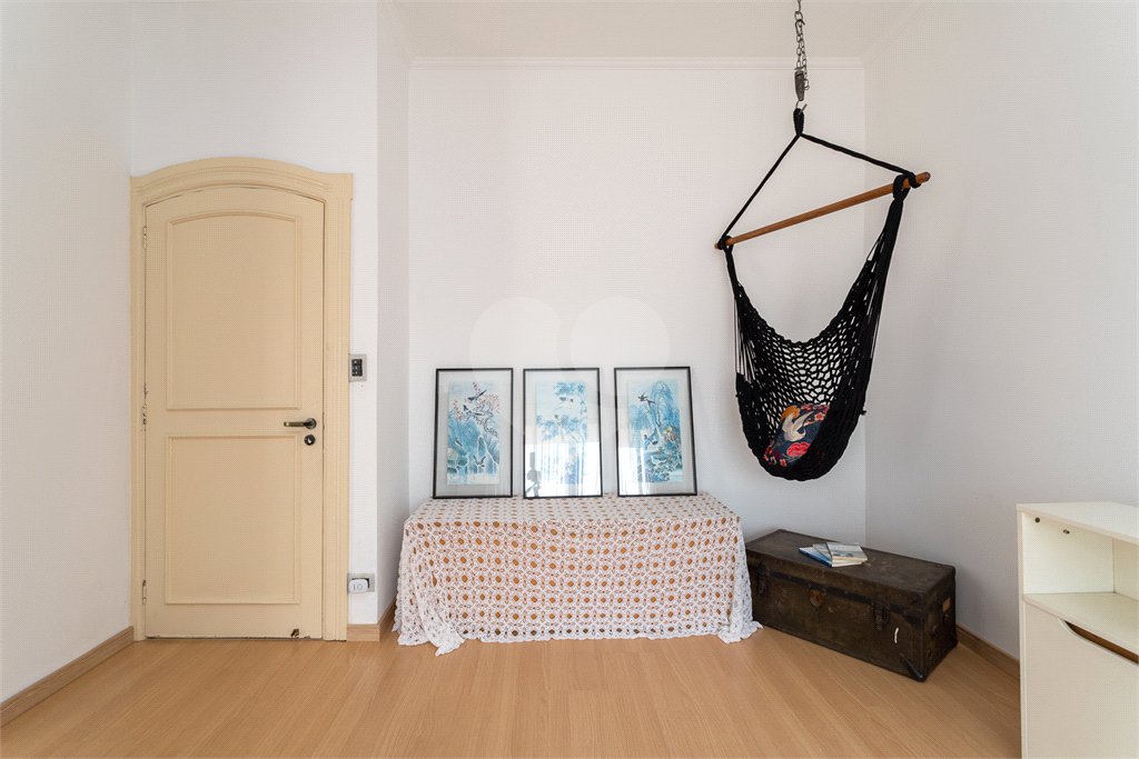 Casa à venda com 4 quartos, sendo 3 suítes, em Vila Mariana, São Paulo, SP