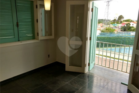 Casa à venda com 3 quartos, sendo 1 suíte, no condomínio Villaggio Dei Fiori, Louveira - SP