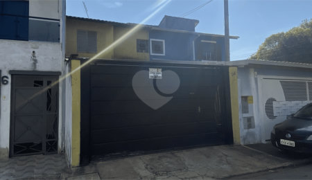 Sobrado à venda com 4 quartos, sendo 1 suíte,  em Conjunto Habitacional Itapetininga F3, Itapetininga, SP