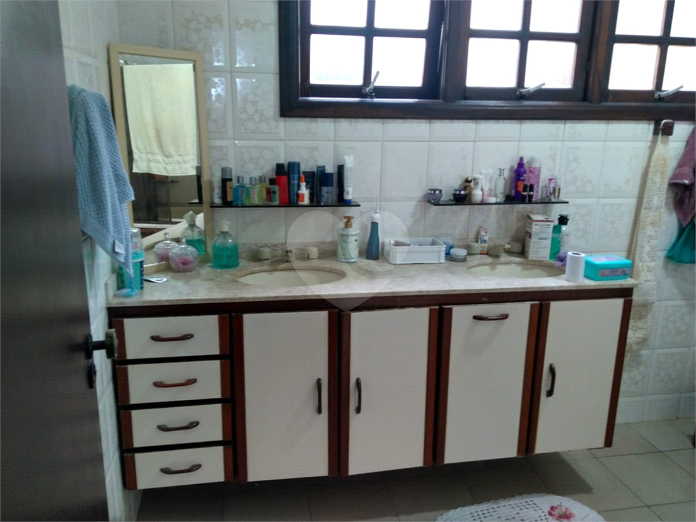 Casa à venda com 3 quartos, sendo 2 suítes,  em Vila Suissa, Mogi das Cruzes, SP