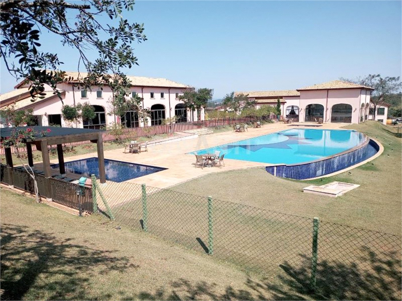 Terreno à venda com 1 suíte no condomínio Campo de Toscana, Vinhedo - SP