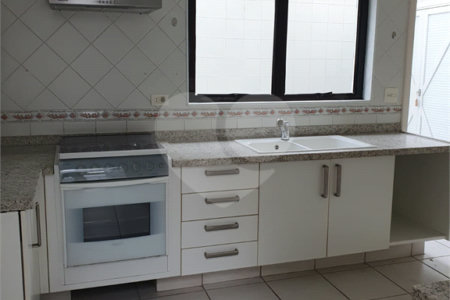 Casa à venda com 2 quartos, sendo 1 suíte,  no condomínio Flamboyant, São Paulo - SP