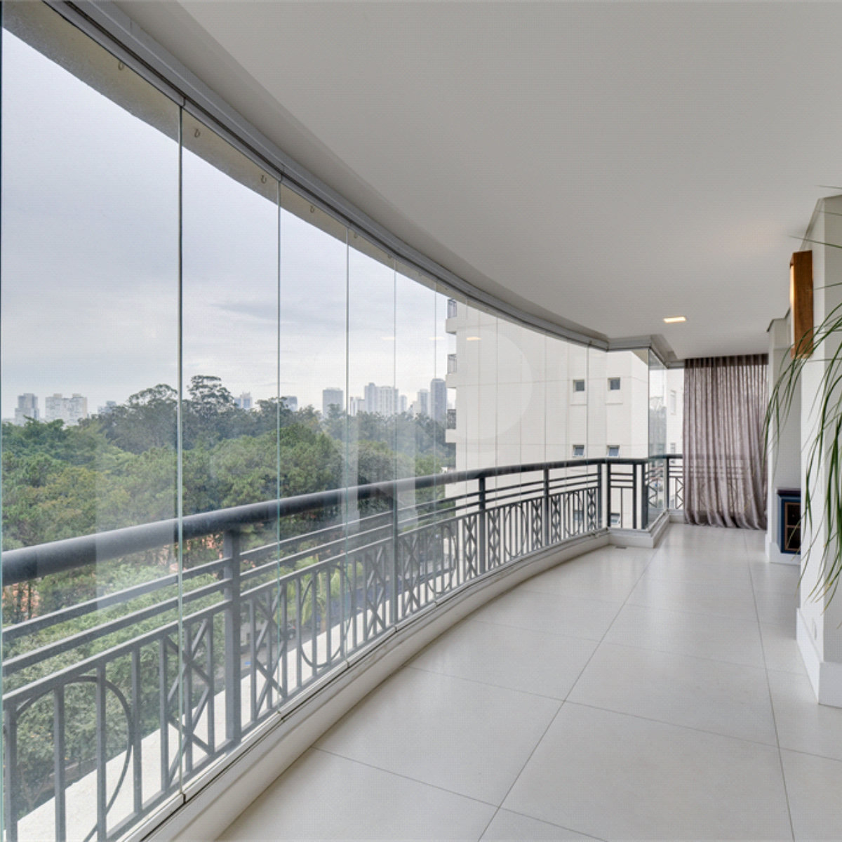 Apartamento para alugar com 4 suítes em Granja Julieta, São Paulo, SP