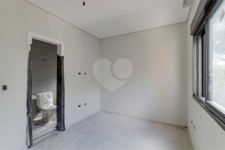 Casa à venda com 4 suítes no condomínio Reserva Robélia, São Paulo - SP