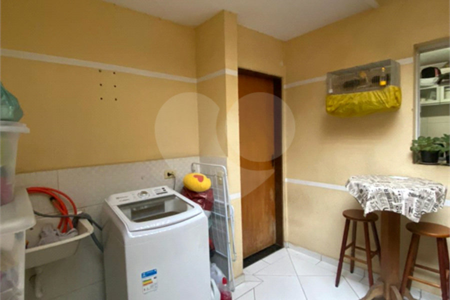 Casa à venda com 3 quartos, sendo 1 suíte,  no condomínio Regina, São Paulo - SP