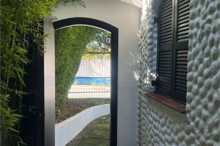 Casa à venda com 5 quartos, sendo 4 suítes, em Parque Maria Helena, São Paulo, SP
