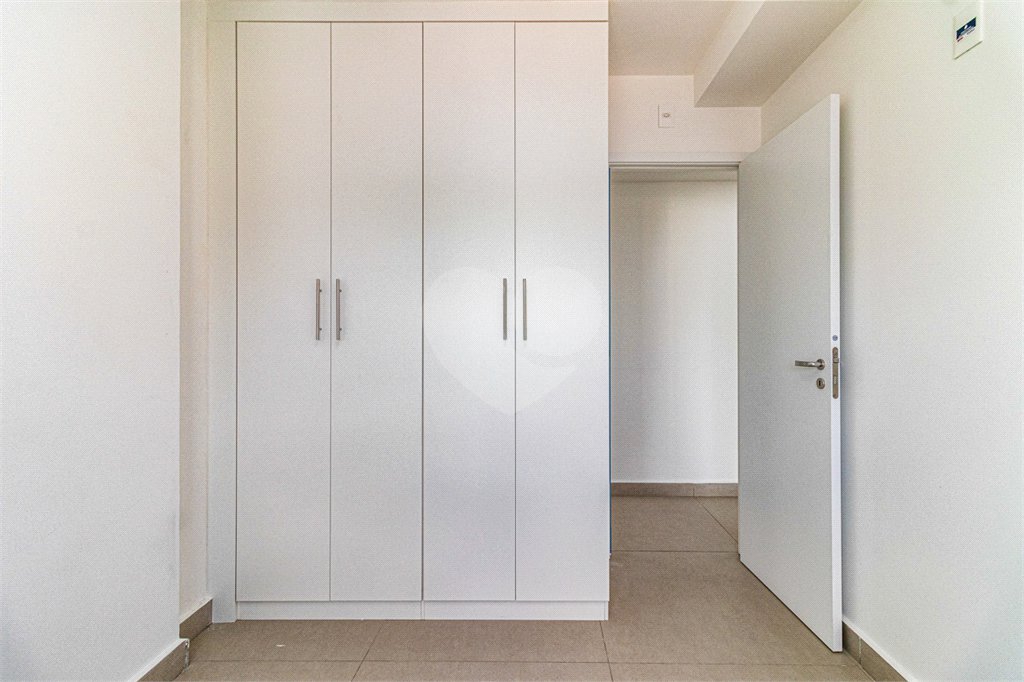 Apartamento à venda com 3 quartos, sendo 1 suíte,  em Vila Anastácio, São Paulo, SP