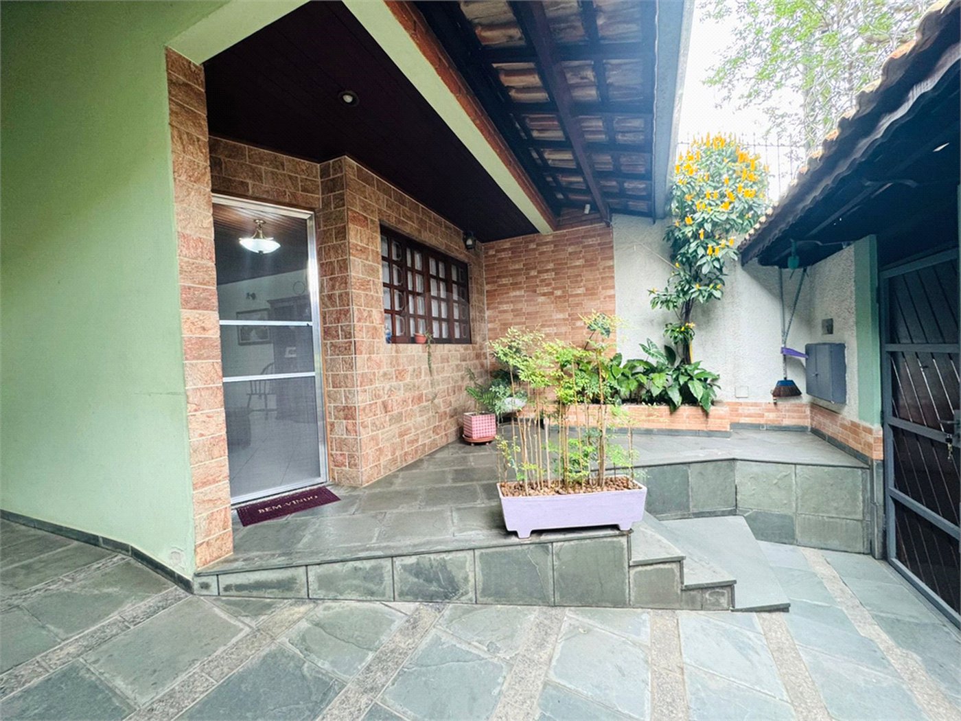 Casa à venda com 3 quartos, sendo 1 suíte,  em Vila Galvão, Guarulhos, SP