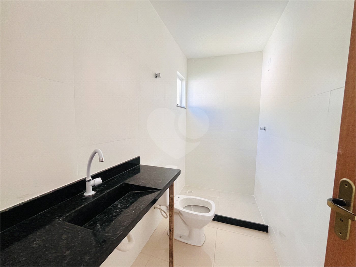 Casa à venda com 2 quartos, sendo 1 suíte, no condomínio Parque Guará, Rio de Janeiro - RJ