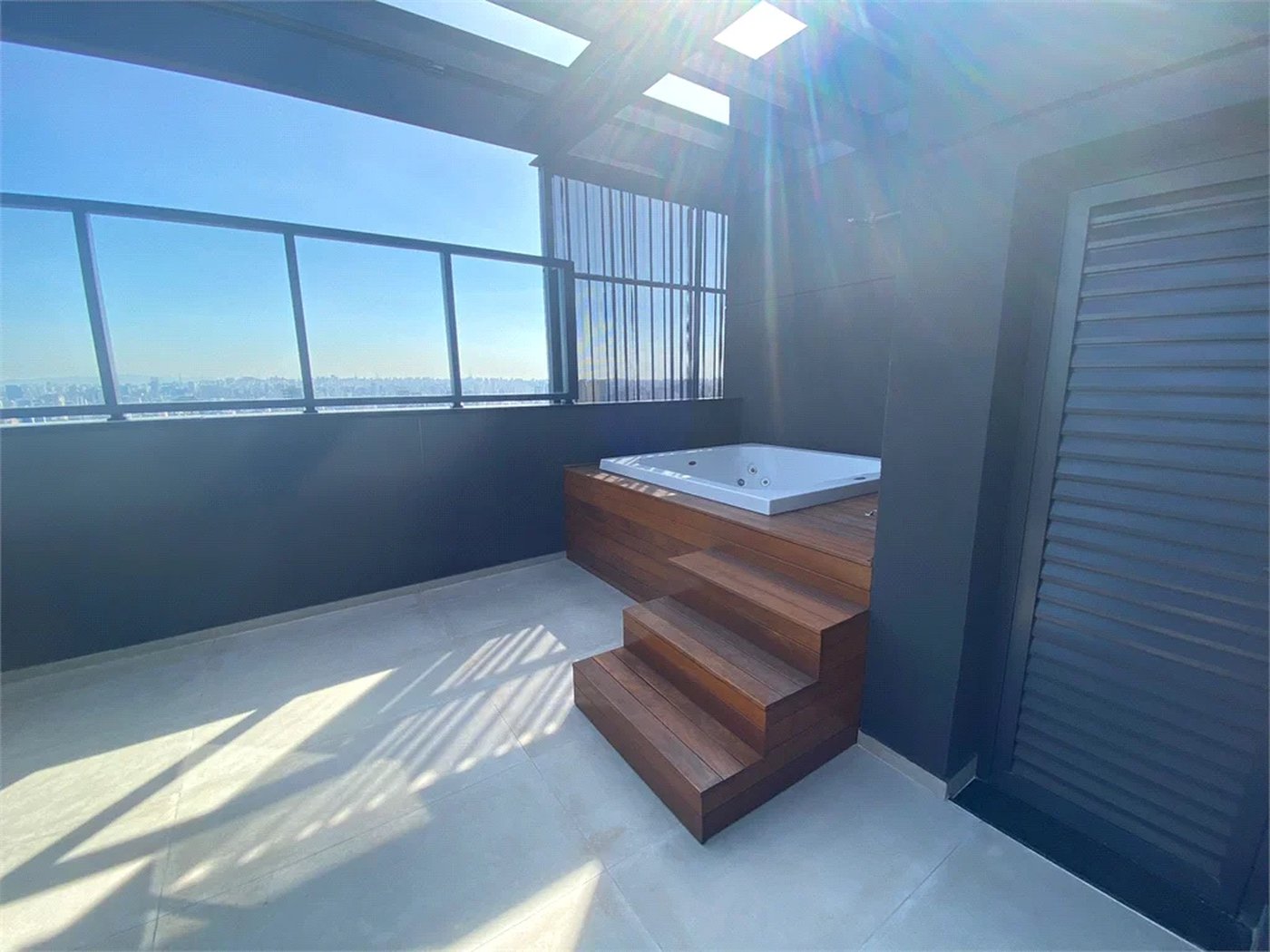 Apartamento à venda com 3 suítes em Jardim das Acácias, São Paulo, SP