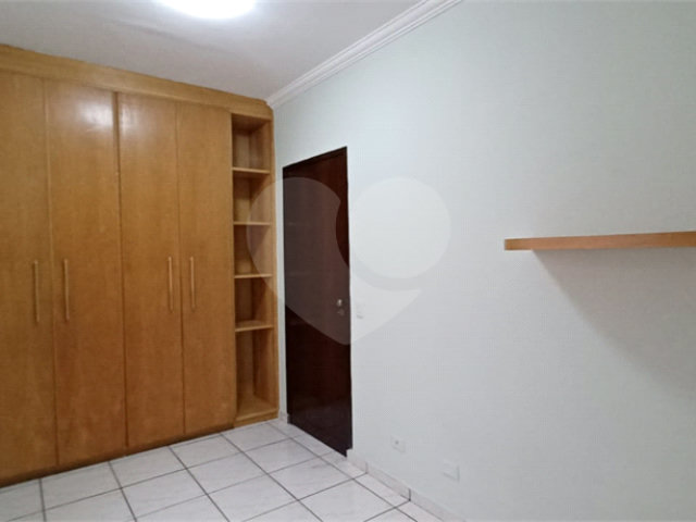 Sobrado à venda com 3 quartos, sendo 1 suíte,  em Parque Renato Maia, Guarulhos, SP