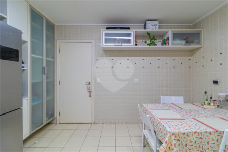 Casa à venda com 4 suítes no condomínio Vila das Acacias, São Paulo - SP