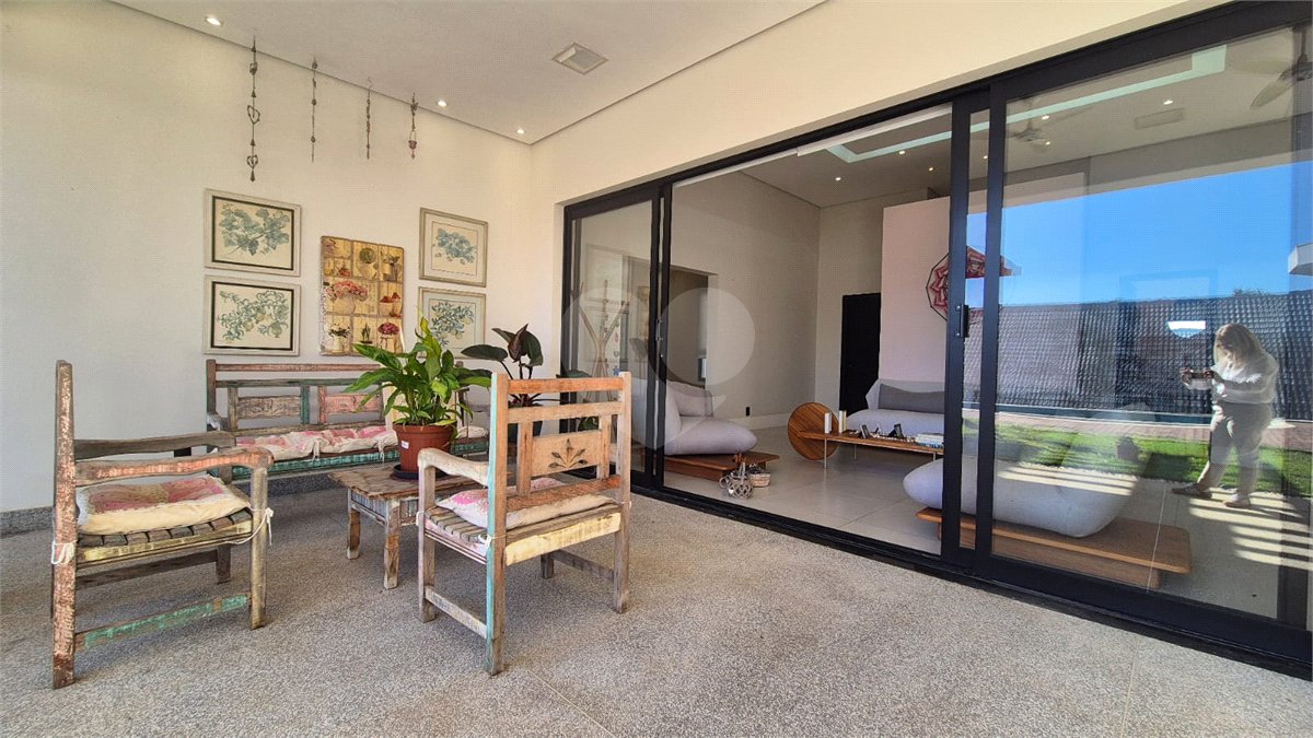 Casa à venda com 5 quartos, sendo 3 suítes, no condomínio Residencial Vale do Lago, Sorocaba - SP