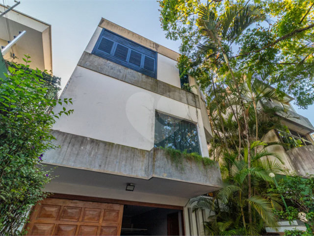 Sobrado à venda com 3 quartos, sendo 1 suíte,  em Jardim Prudência, São Paulo, SP