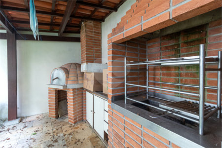 Casa à venda com 4 quartos, sendo 2 suítes,  no condomínio Vila das Flores, São Paulo - SP