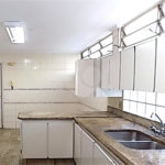 Sobrado à venda com 4 quartos, sendo 1 suíte, em Pinheiros, São Paulo, SP
