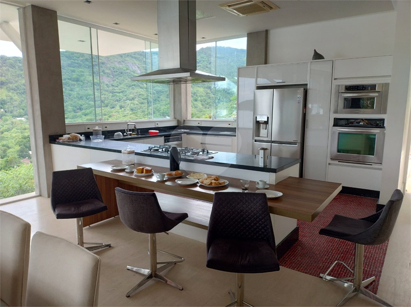 Casa à venda com 4 suítes em Praia Vermelha, Ubatuba, SP