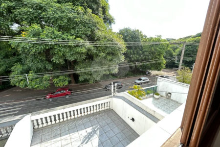 SOBRADO PARA LOCAÇÃO NO PARQUE DOMINGOS COM 03 DORM 01 SUITE 02 VAGAS DE GARAGEM