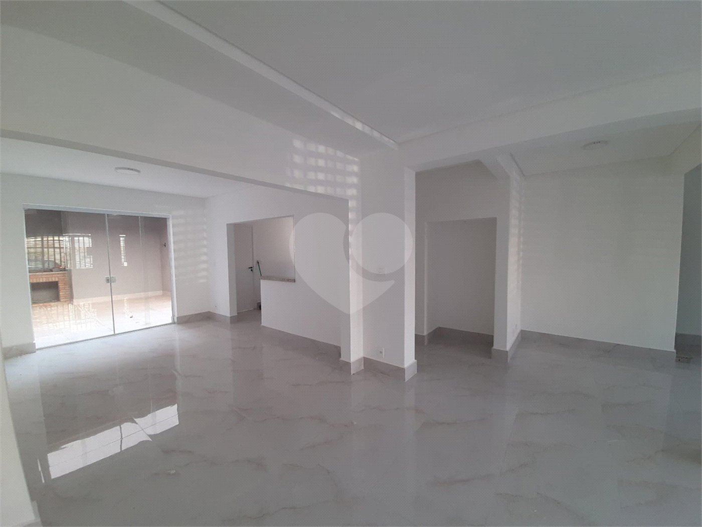 Sobrado à venda com 4 quartos, sendo 3 suítes, em Vila Paulicéia, São Paulo, SP