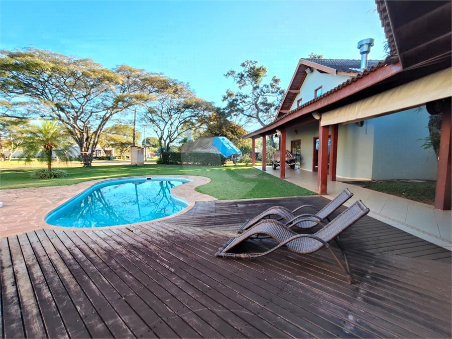 Casa à venda com 7 quartos, sendo 4 suítes, no condomínio Riviera de Santa Cristina XIII, Paranapanema - SP