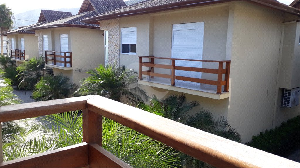 Casa à venda com 4 quartos, sendo 3 suítes, no condomínio Residencial Vila Esmeralda, São Sebastião - SP