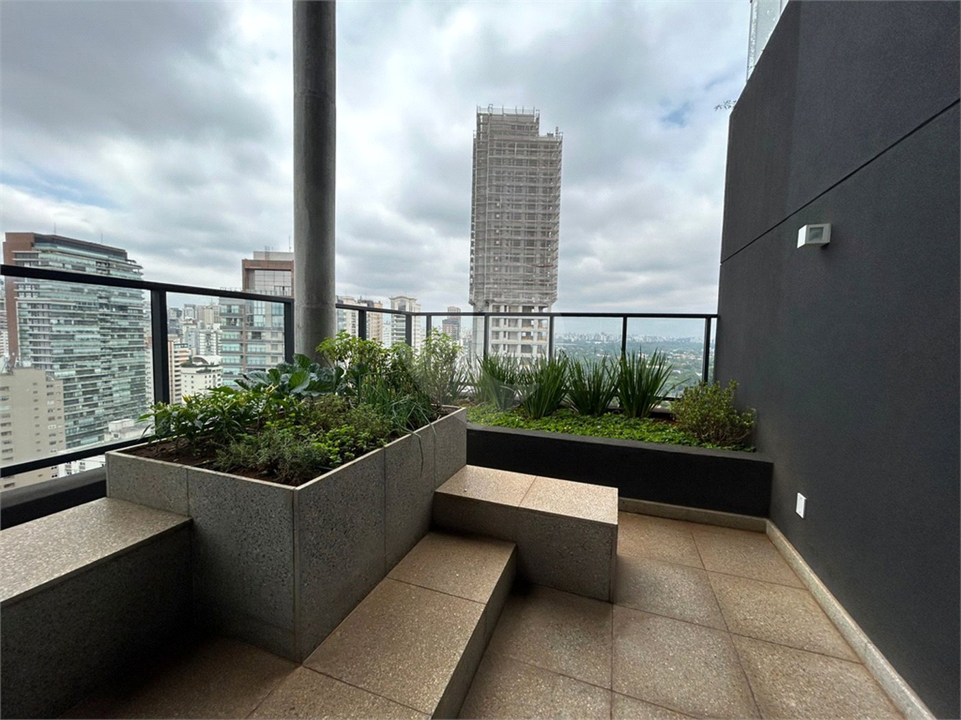 Apartamento para alugar com 1 suíte em Cerqueira César, São Paulo, SP