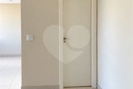 Cobertura de 255 m² com 3 dormitórios, 1 suíte, cozinha planejada, 2 vagas e área gourmet com churrasqueira.