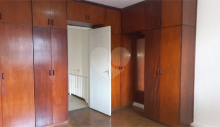 Sobrado à venda com 4 quartos, sendo 1 suíte, em Vila Mazzei, São Paulo, SP