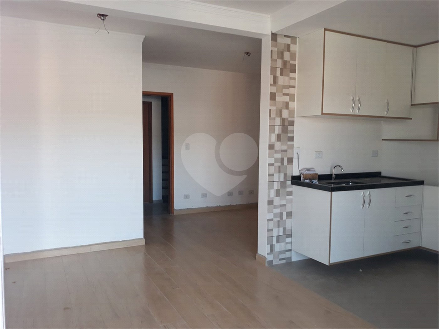 Apartamento à venda ou para alugar com 2 quartos, sendo 1 suíte,  em Jardim Flórida, São Roque, SP