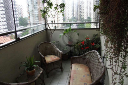 Apartamento à venda com 3 quartos, sendo 1 suíte, em Vila Andrade, São Paulo, SP
