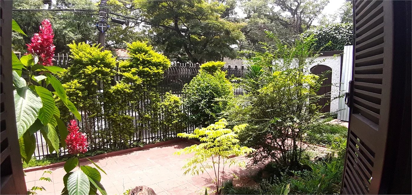 Sobrado à venda com 4 quartos, sendo 2 suítes, em Vila Madalena, São Paulo, SP