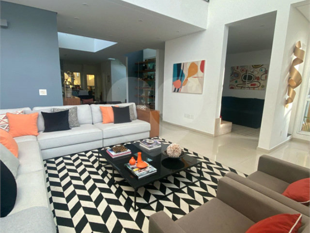 Casa à venda com 4 quartos, sendo 3 suítes,  no condomínio Quintas de São Fernando, Cotia - SP