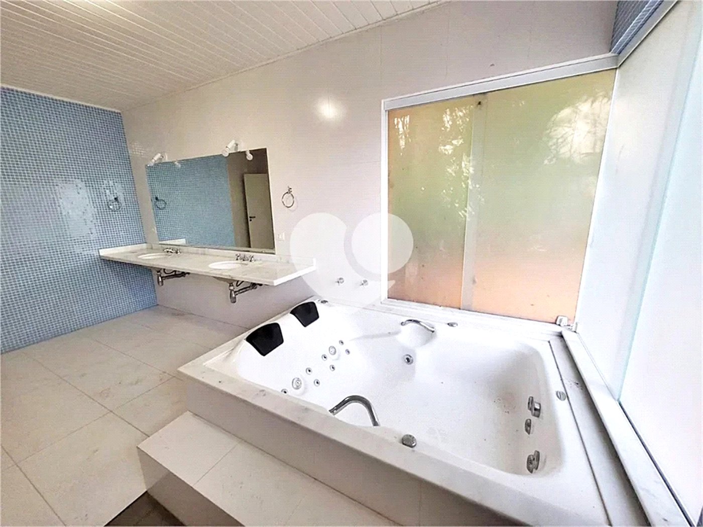 Casa à venda ou para alugar com 7 quartos, sendo 5 suítes, no condomínio Sausalito, Mairiporã - SP