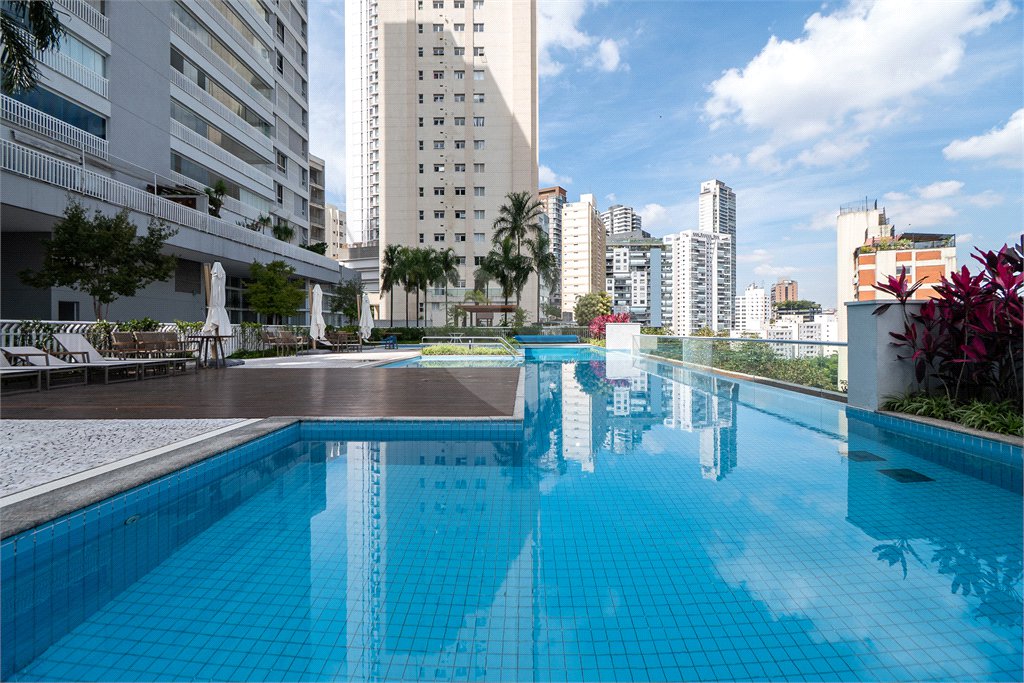 Apartamento à venda com 3 suítes em Sumarezinho, São Paulo, SP