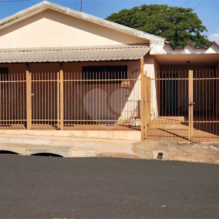 Casa à venda com 2 quartos no Centro, Araraquara, SP